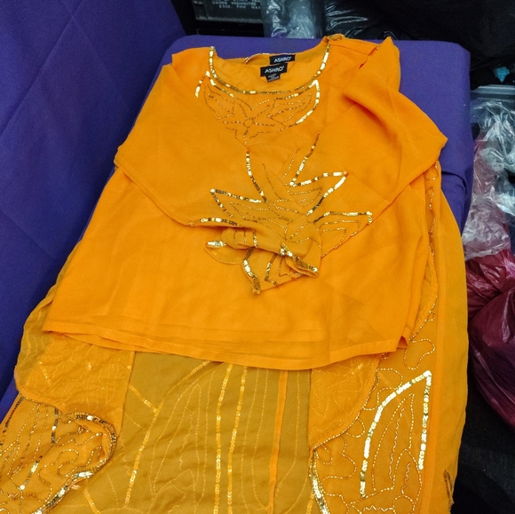 Ashro 3 Piece Set with Embellishments - Picture 6 of 11